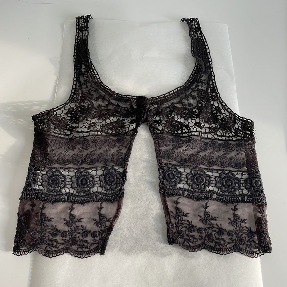Kimchi Blue - Black lace split/open-back tank - Picture 8 of 8
